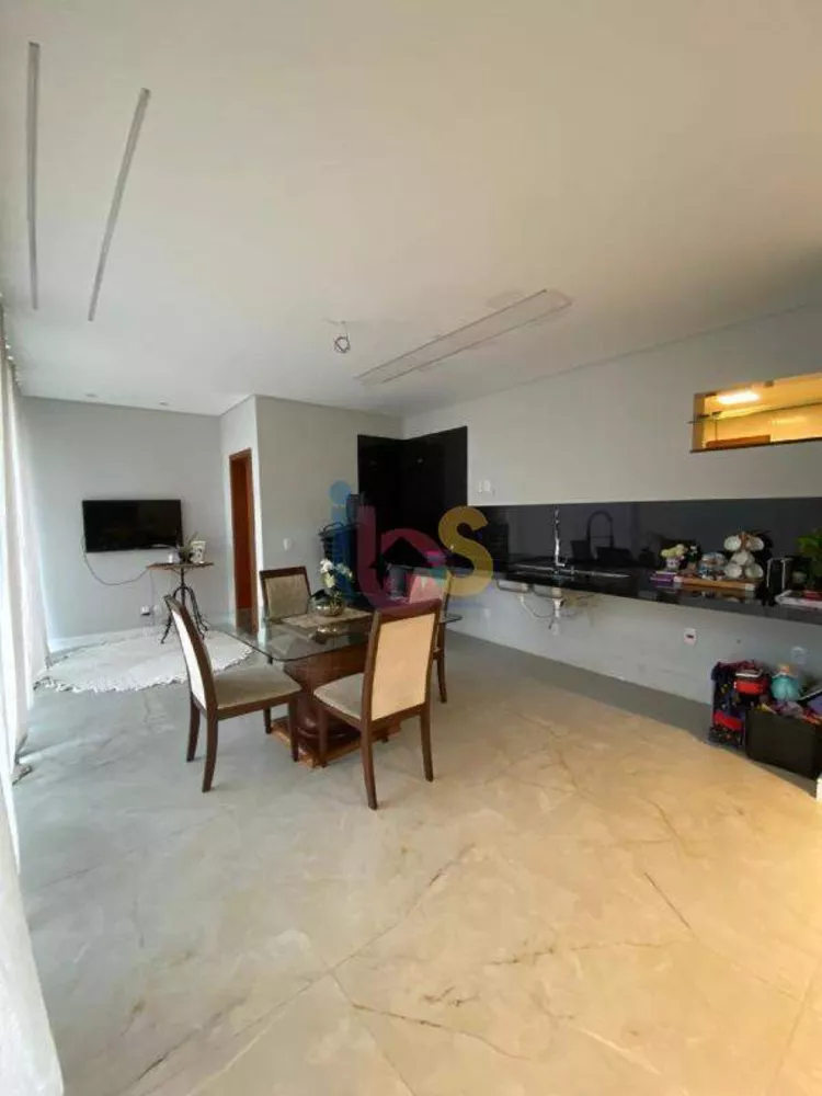 Casa para alugar com 4 quartos, 300m² - Foto 4