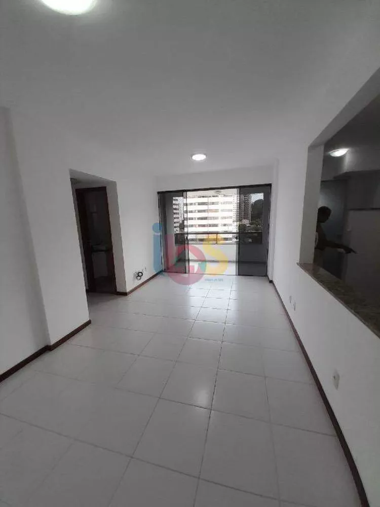 Apartamento à venda com 2 quartos, 68m² - Foto 3