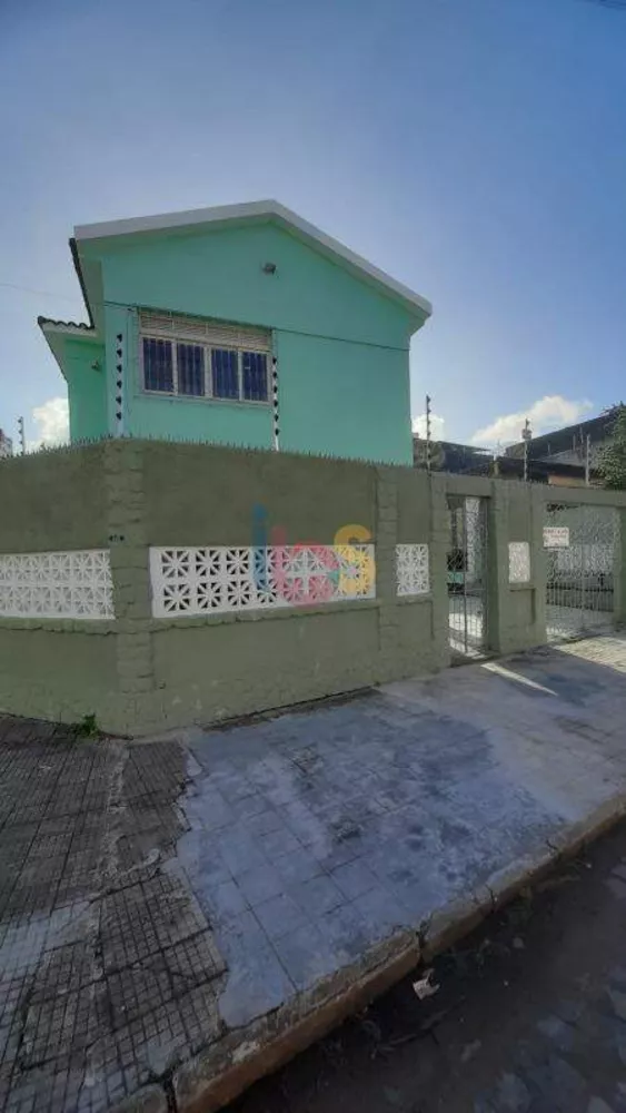 Casa à venda com 4 quartos, 360m² - Foto 1