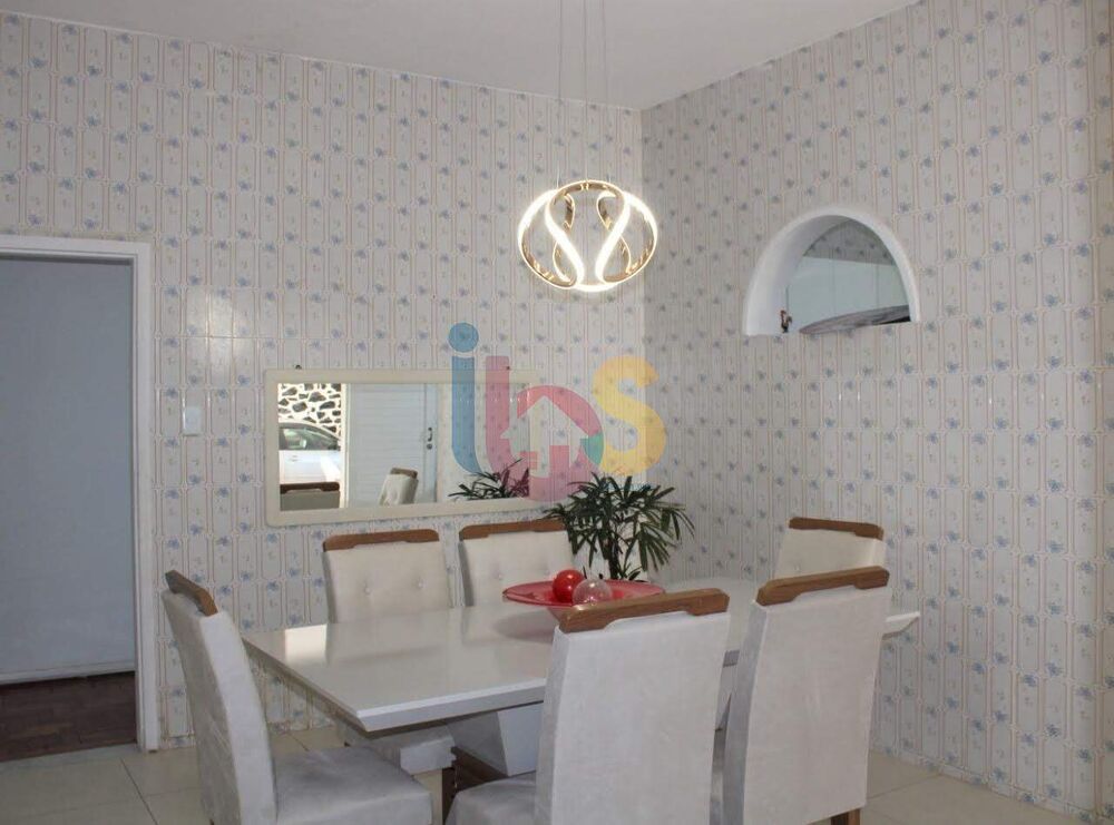 Casa à venda com 8 quartos, 321m² - Foto 1