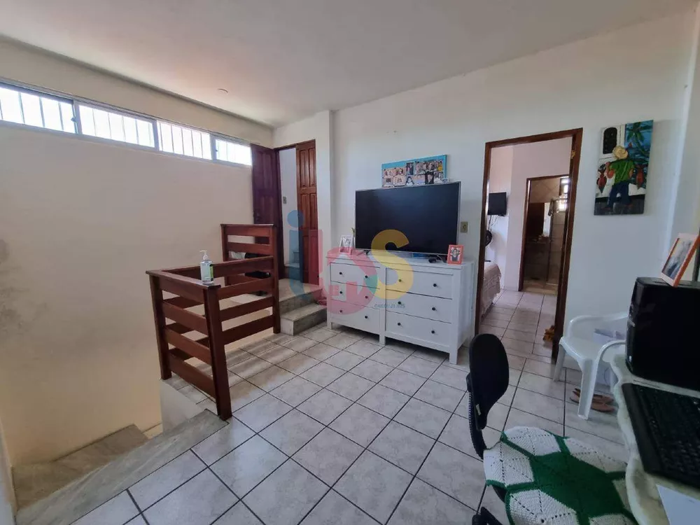 Casa à venda com 3 quartos, 250m² - Foto 2