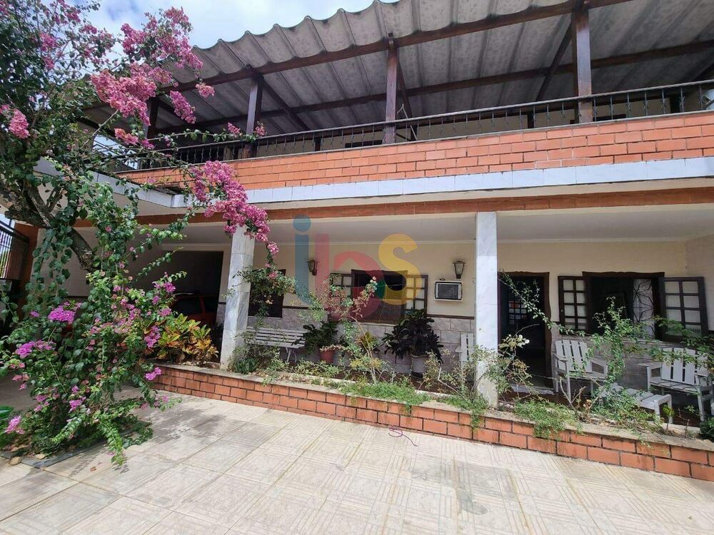 Casa à venda com 3 quartos, 250m² - Foto 2