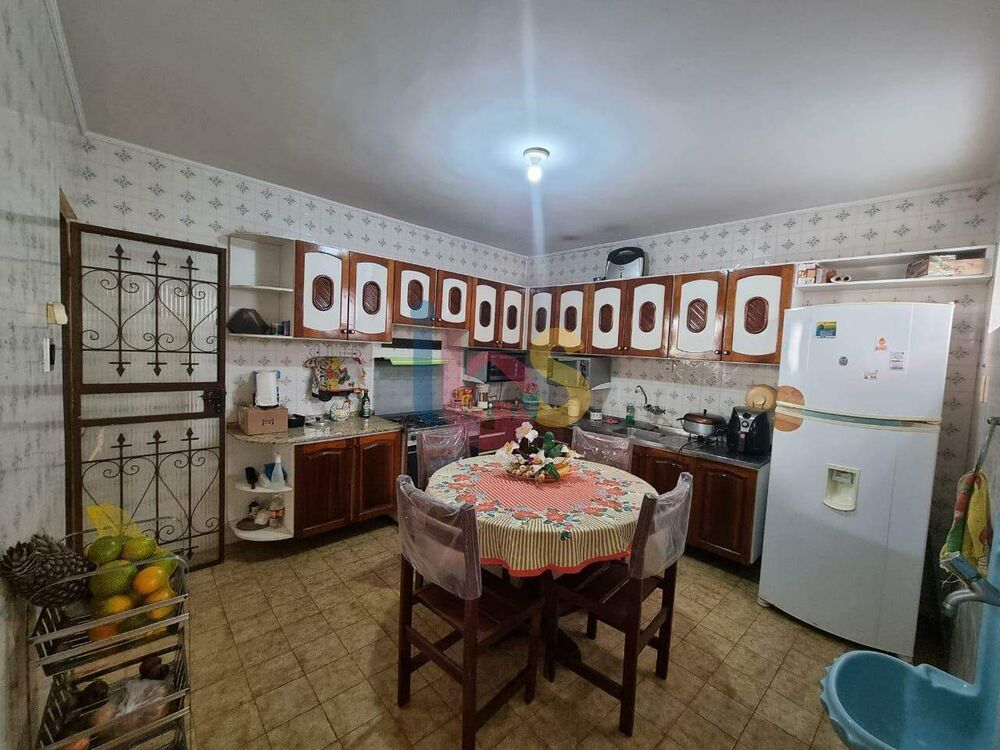 Casa à venda com 3 quartos, 250m² - Foto 8