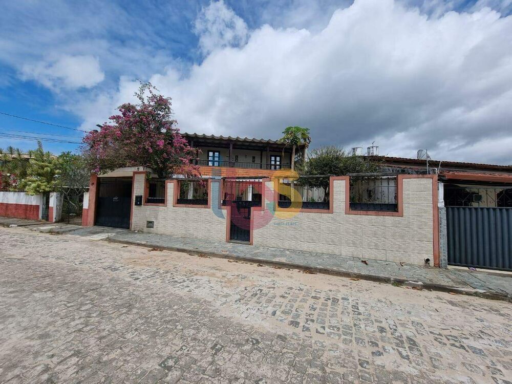 Casa à venda com 3 quartos, 250m² - Foto 1