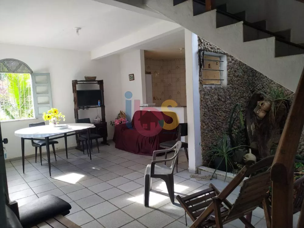 Casa à venda com 4 quartos, 230m² - Foto 2