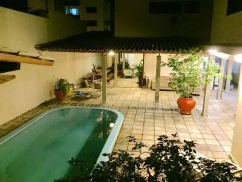 Casa à venda com 3 quartos, 350m² - Foto 1