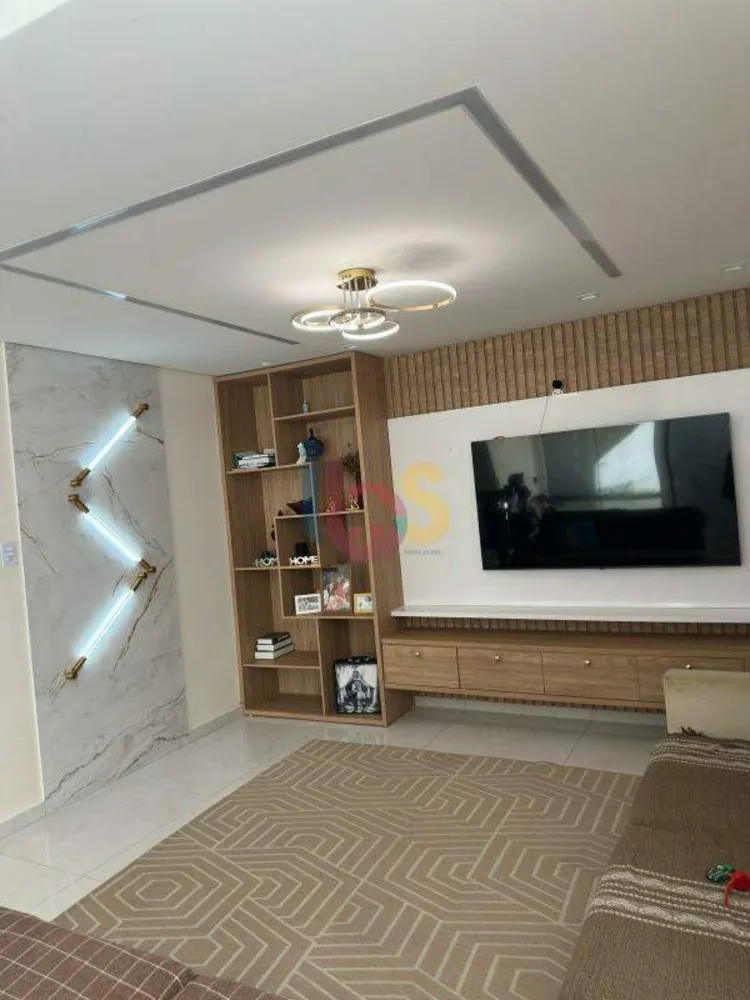 Casa, 3 quartos, 280 m² - Foto 1