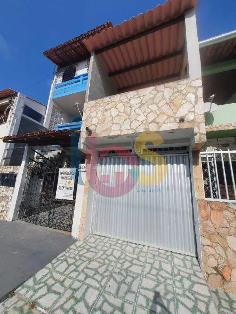 Casa à venda com 4 quartos, 130m² - Foto 1