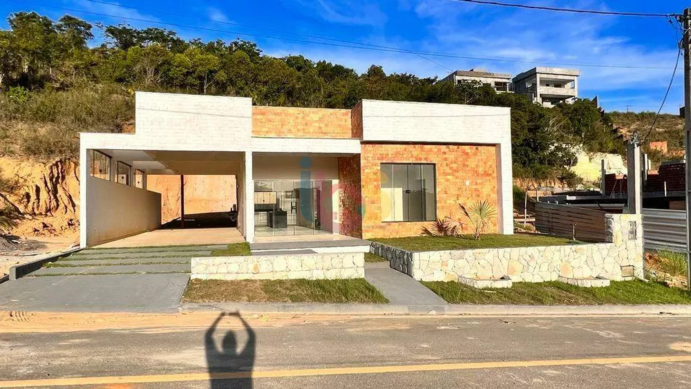 Casa à venda com 3 quartos, 151m² - Foto 1