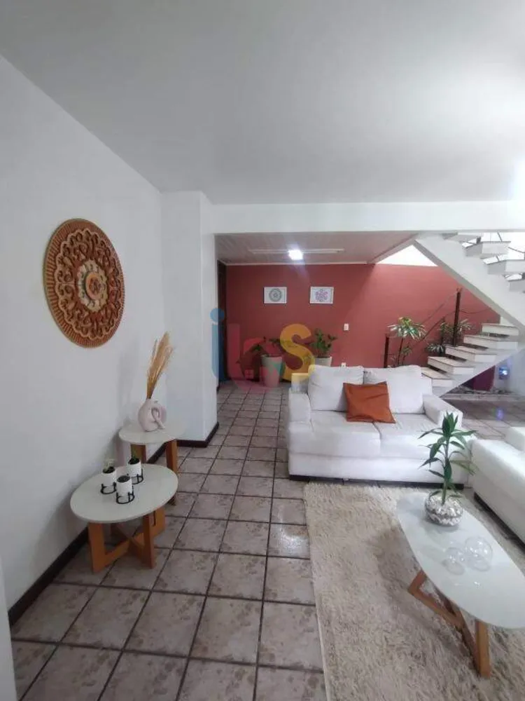 Casa, 4 quartos, 168 m² - Foto 1