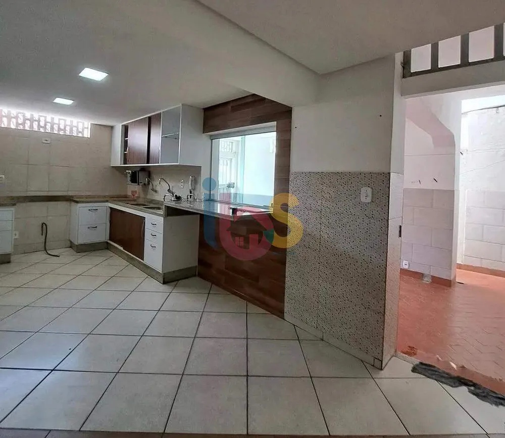 Casa, 4 quartos, 250 m² - Foto 4