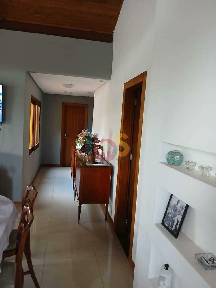 Casa à venda com 3 quartos, 220m² - Foto 3