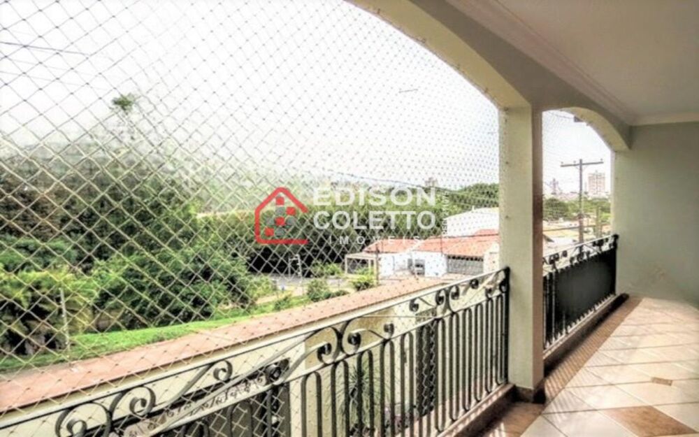 Casa, 3 quartos, 218 m² - Foto 1