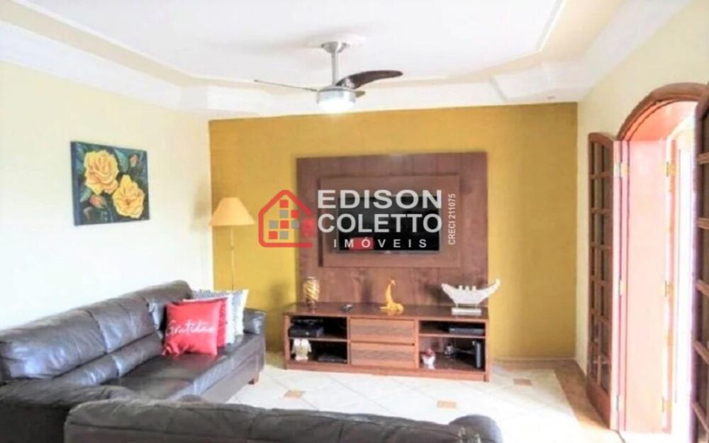 Casa, 3 quartos, 218 m² - Foto 2