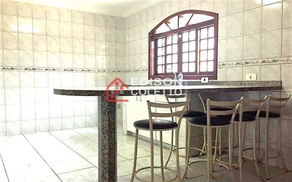 Casa à venda com 2 quartos, 130m² - Foto 11