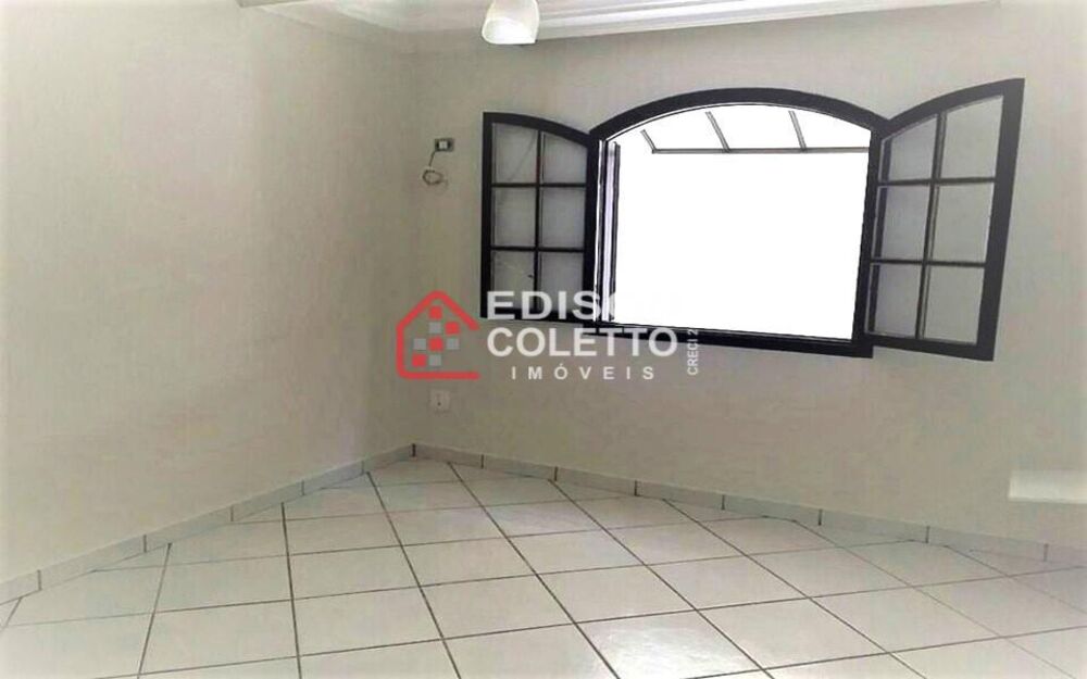 Casa à venda com 2 quartos, 130m² - Foto 4