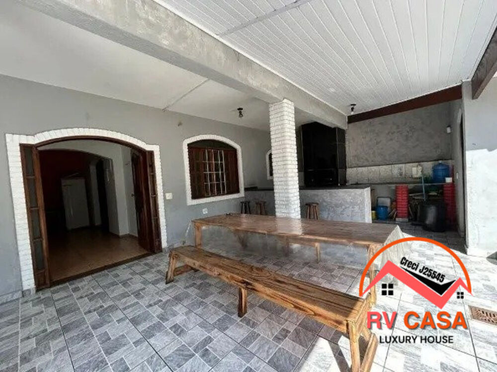Casa à venda com 4 quartos, 200m² - Foto 1