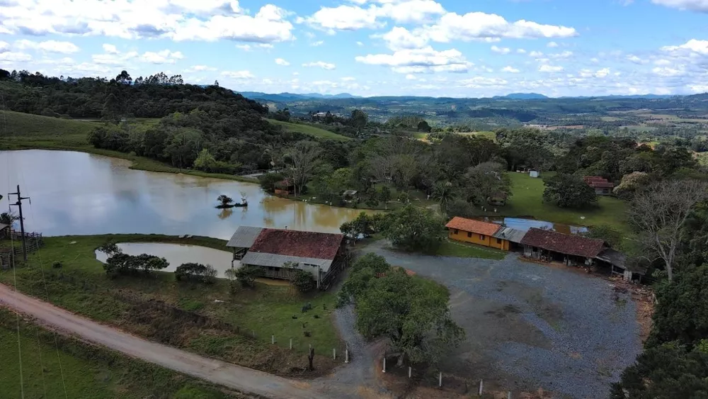 Fazenda à venda com 4 quartos, 950000m² - Foto 1