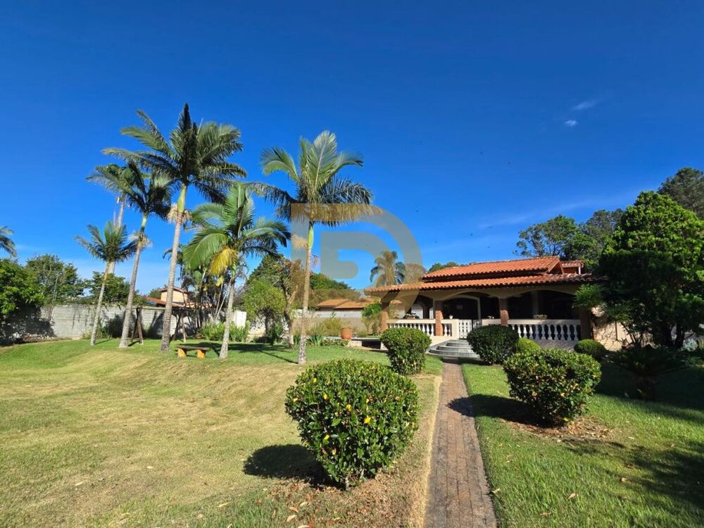 Chácara à venda com 3 quartos, 290m² - Foto 1