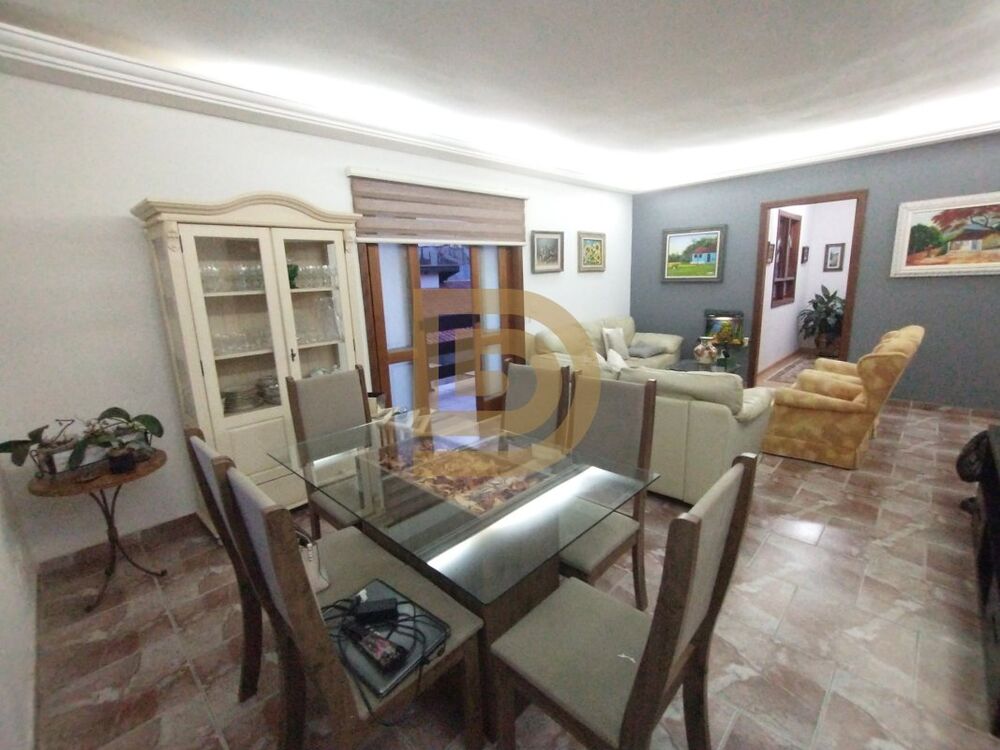 Casa, 3 quartos, 199 m² - Foto 1