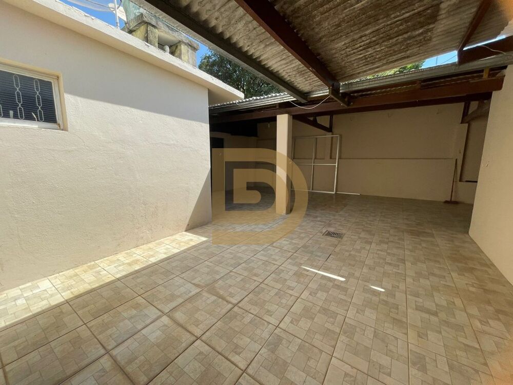 Casa para alugar com 3 quartos, 350m² - Foto 2