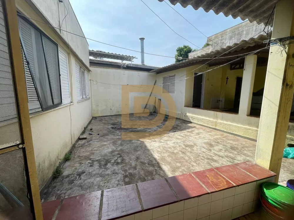 Casa à venda com 3 quartos, 240m² - Foto 2