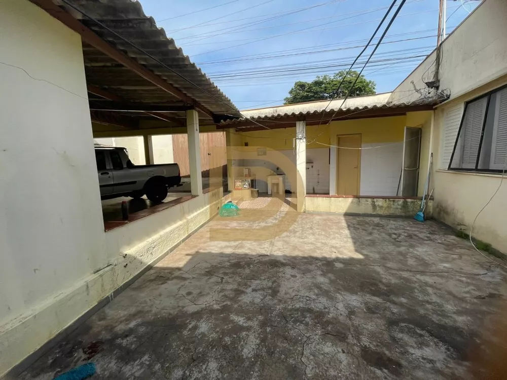 Casa à venda com 3 quartos, 240m² - Foto 4