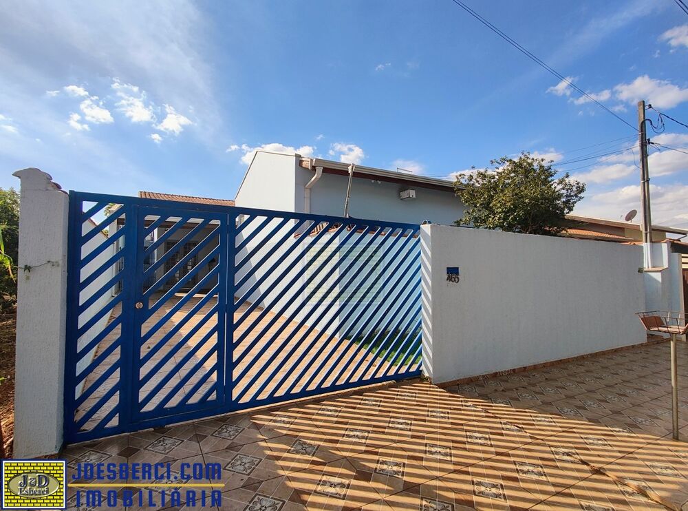 Casa à venda com 3 quartos, 211m² - Foto 1