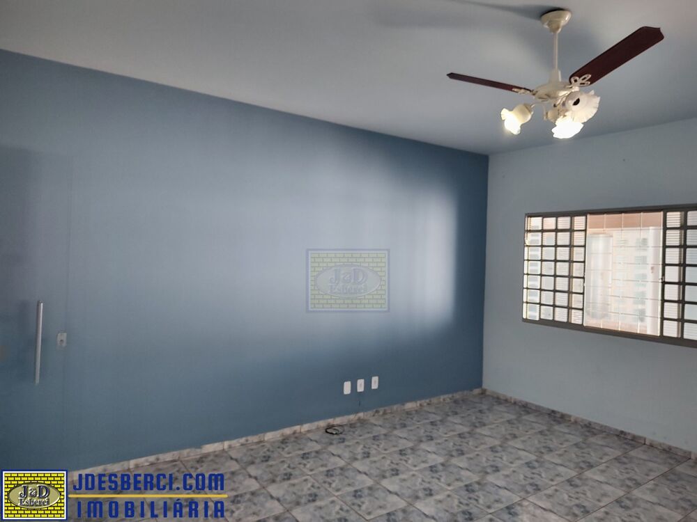 Casa à venda com 3 quartos, 211m² - Foto 3