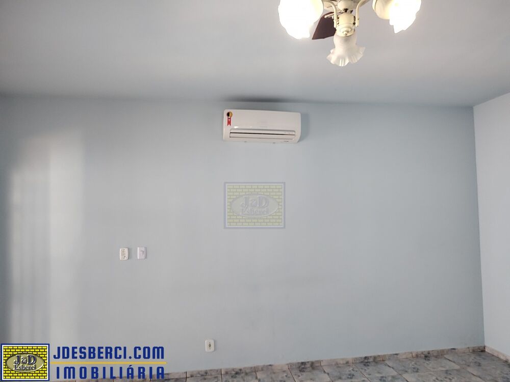 Casa à venda com 3 quartos, 211m² - Foto 4