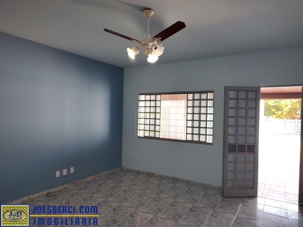 Casa à venda com 3 quartos, 211m² - Foto 2