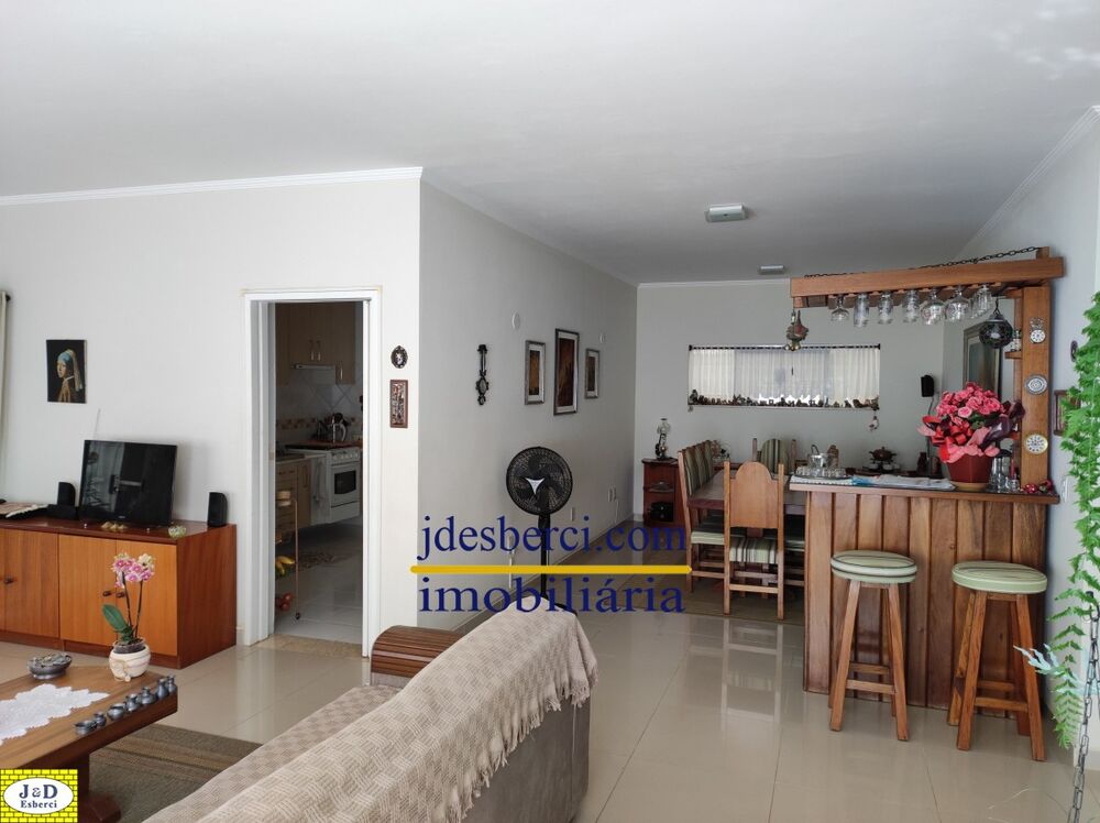 Casa de Condomínio à venda com 3 quartos, 218m² - Foto 1