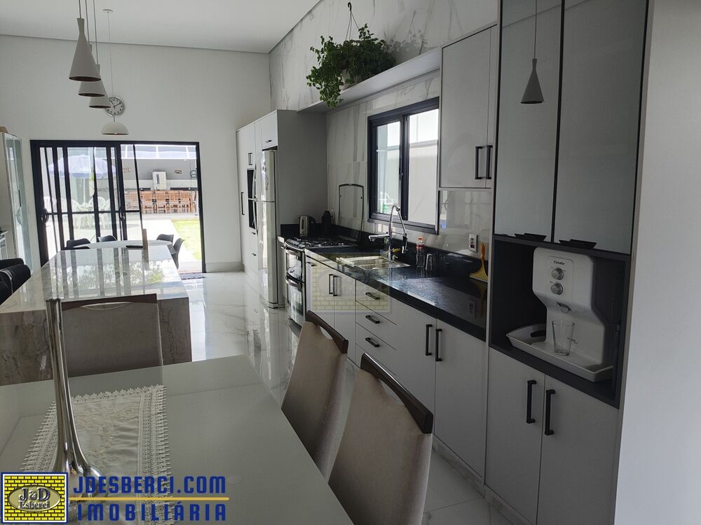 Casa de Condomínio à venda com 3 quartos, 266m² - Foto 1