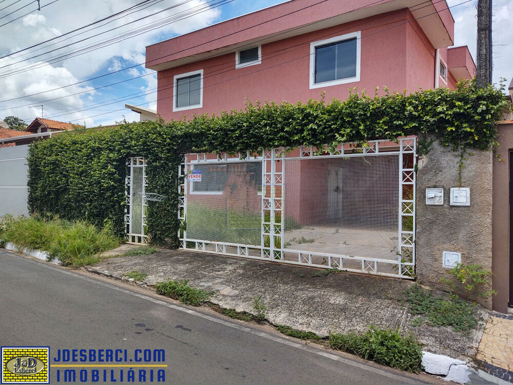 Casa à venda com 3 quartos, 190m² - Foto 1