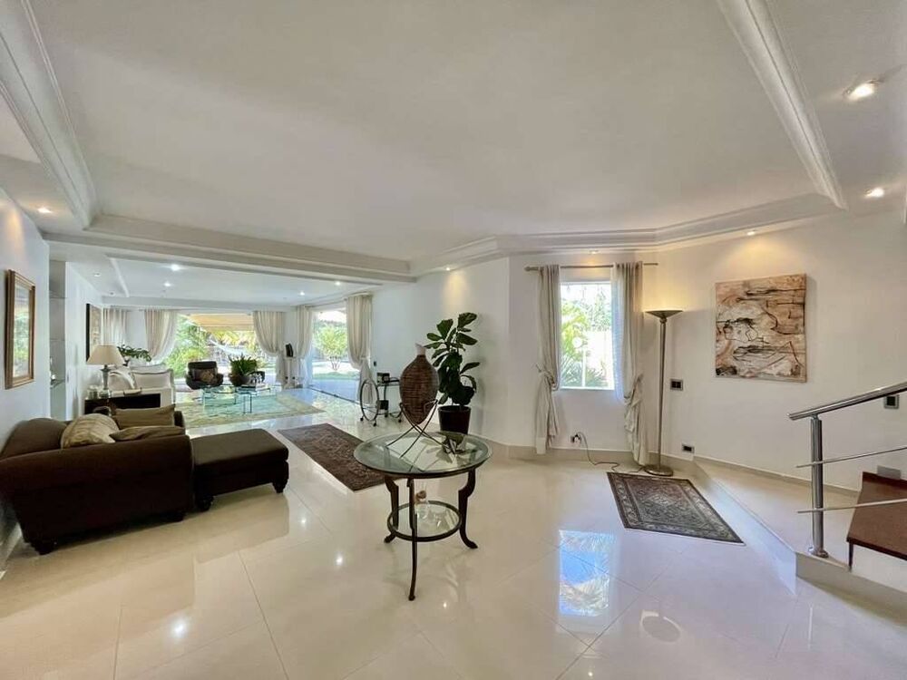 Casa de Condomínio à venda com 4 quartos, 445m² - Foto 2