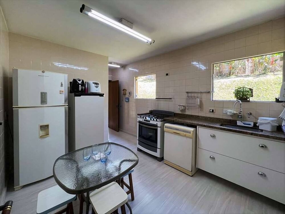 Casa à venda com 4 quartos, 350m² - Foto 4