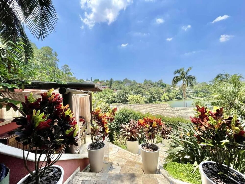 Casa de Condomínio à venda com 4 quartos, 256m² - Foto 1