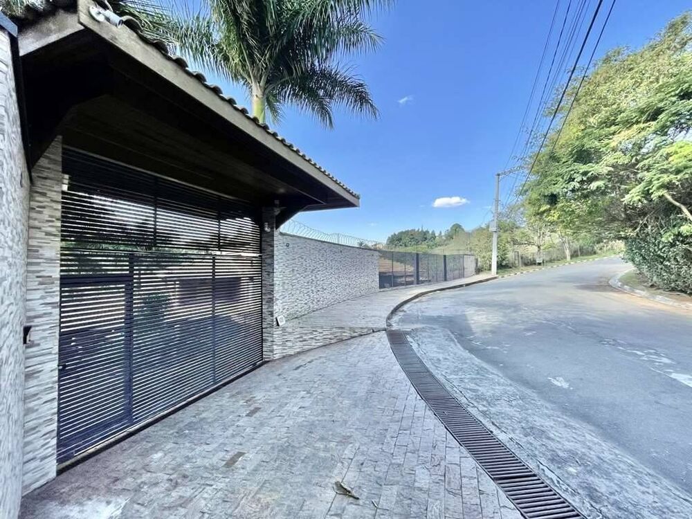 Casa à venda e aluguel com 5 quartos, 890m² - Foto 1