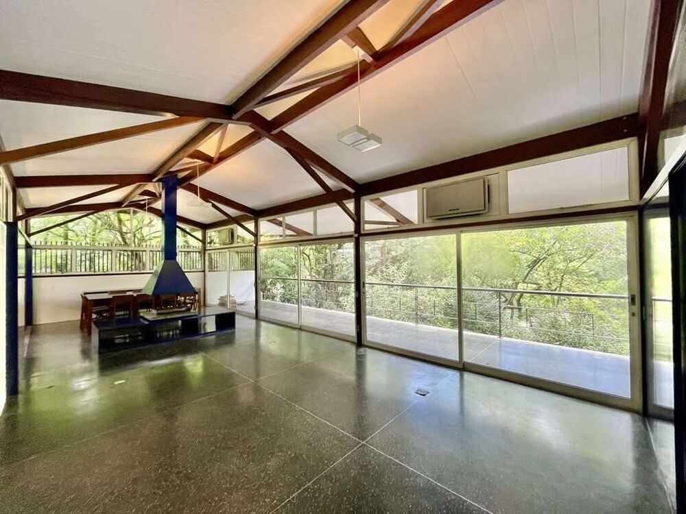 Casa de Condomínio à venda com 3 quartos, 380m² - Foto 2