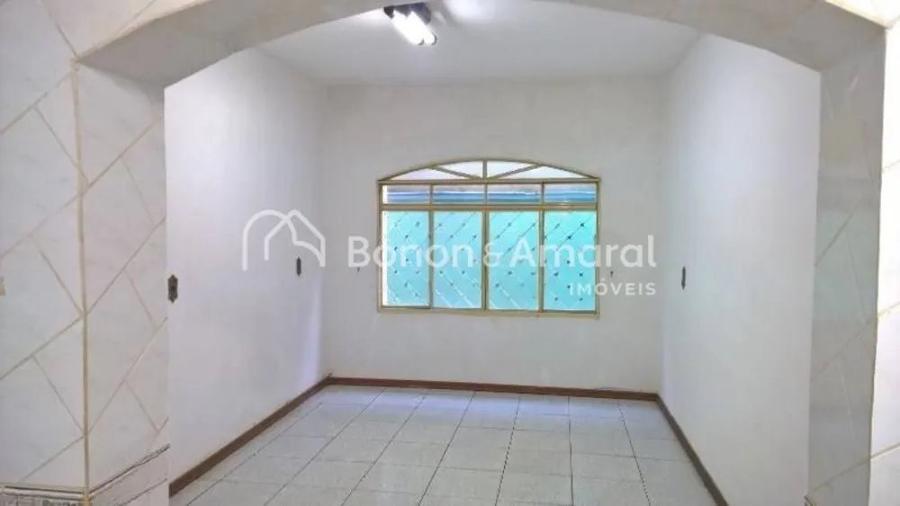 Casa, 3 quartos, 193 m² - Foto 2