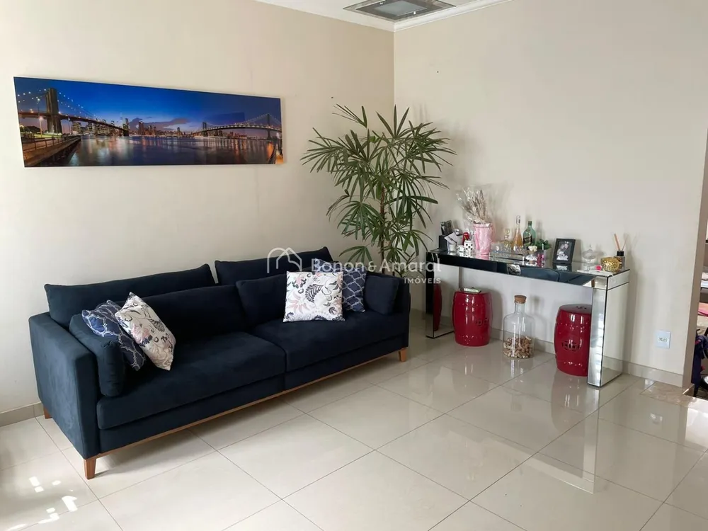 Casa, 3 quartos, 227 m² - Foto 1
