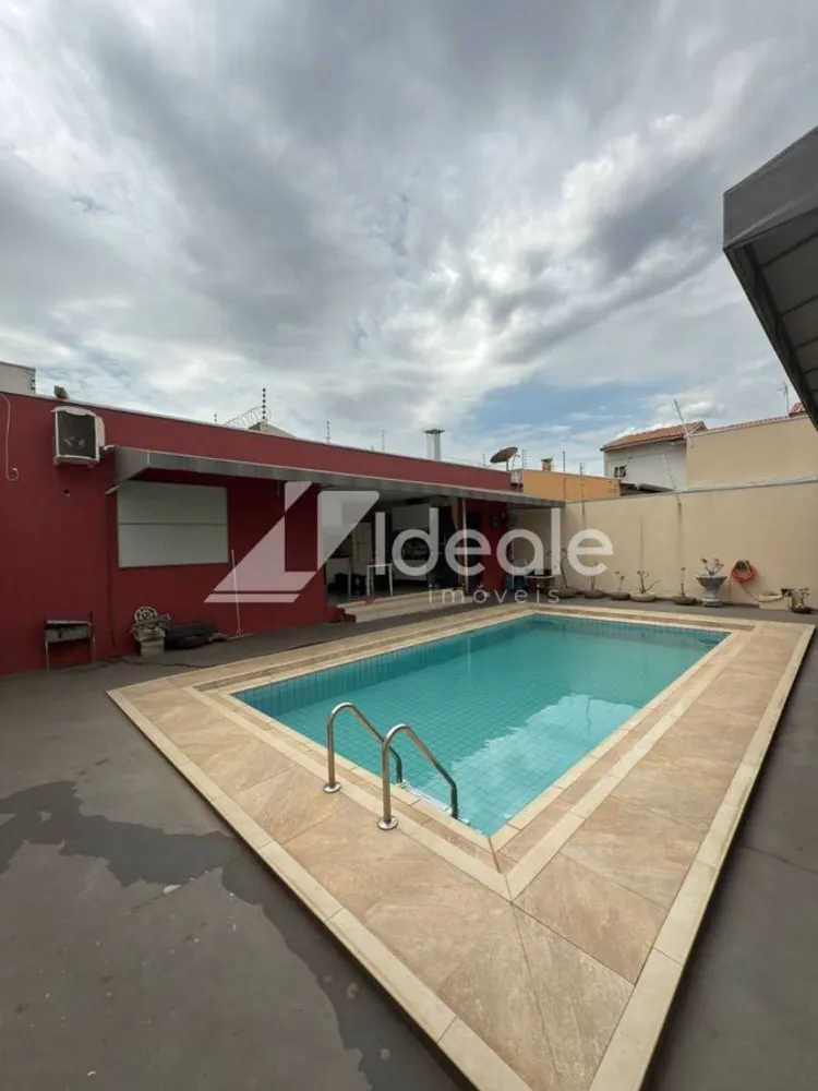 Casa, 4 quartos, 230 m² - Foto 1