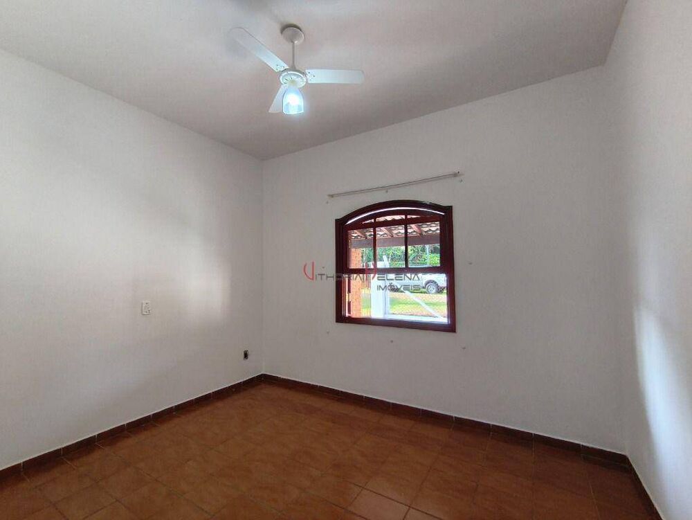 Casa de Condomínio para alugar com 3 quartos, 238m² - Foto 2
