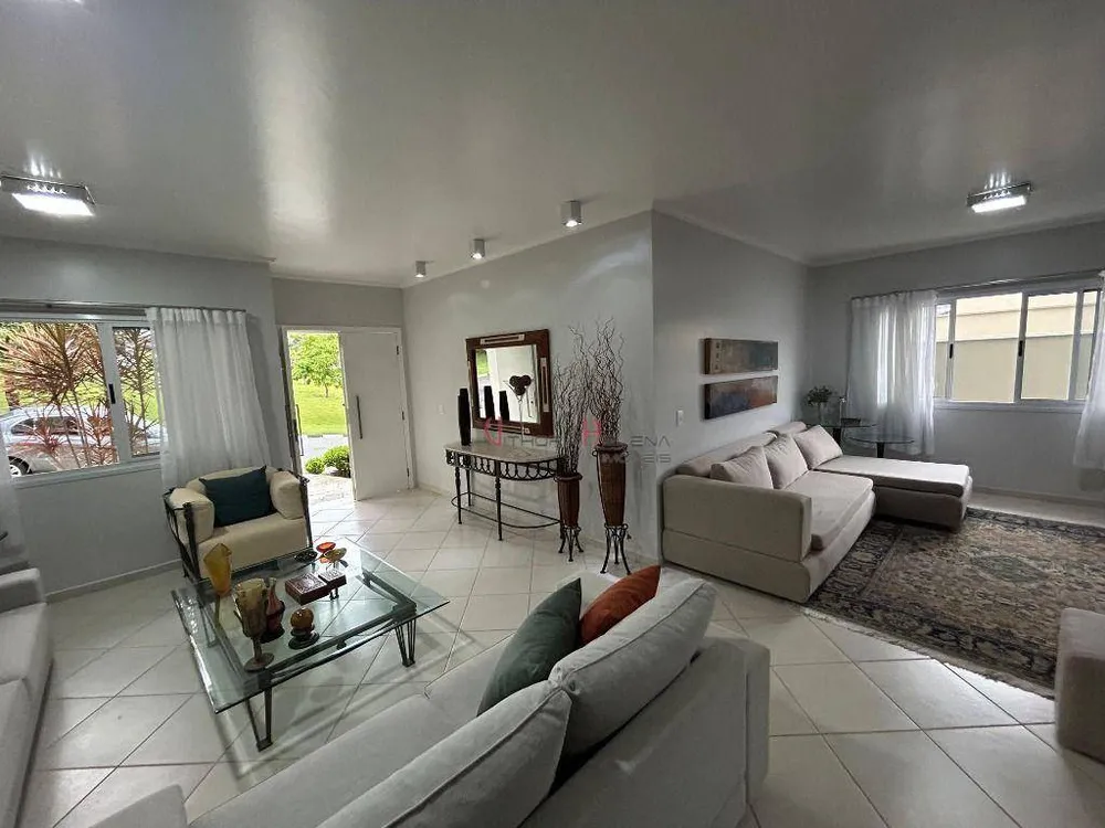 Casa, 4 quartos, 287 m² - Foto 1