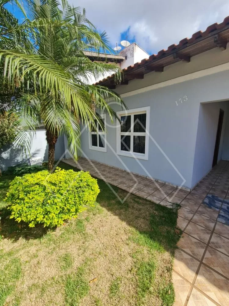 Casa à venda com 3 quartos, 166m² - Foto 1