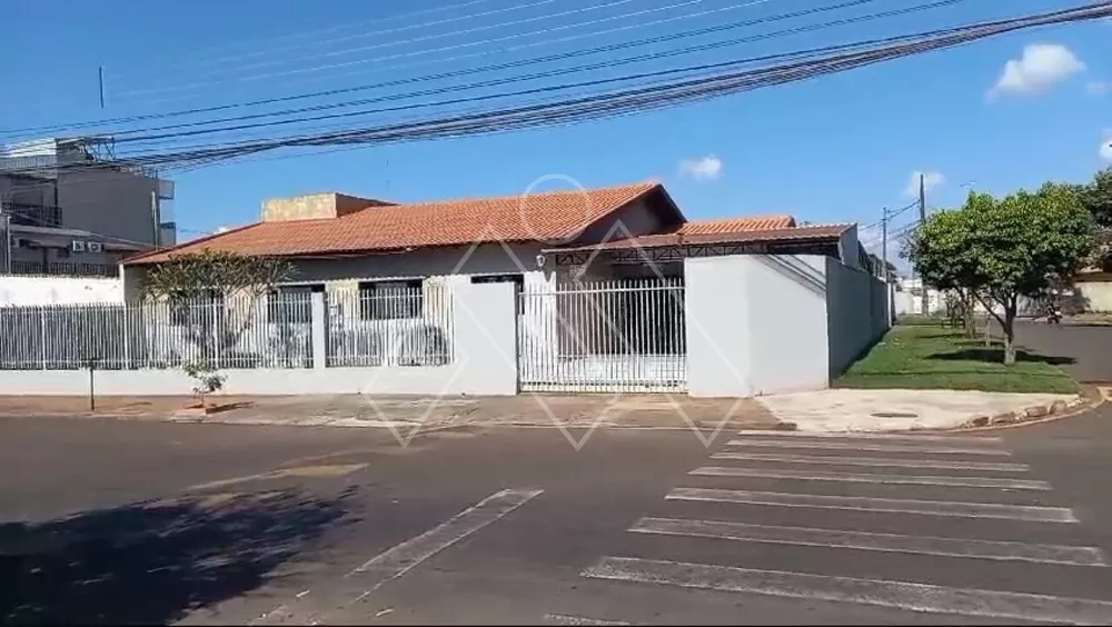 Casa à venda com 4 quartos, 300m² - Foto 1