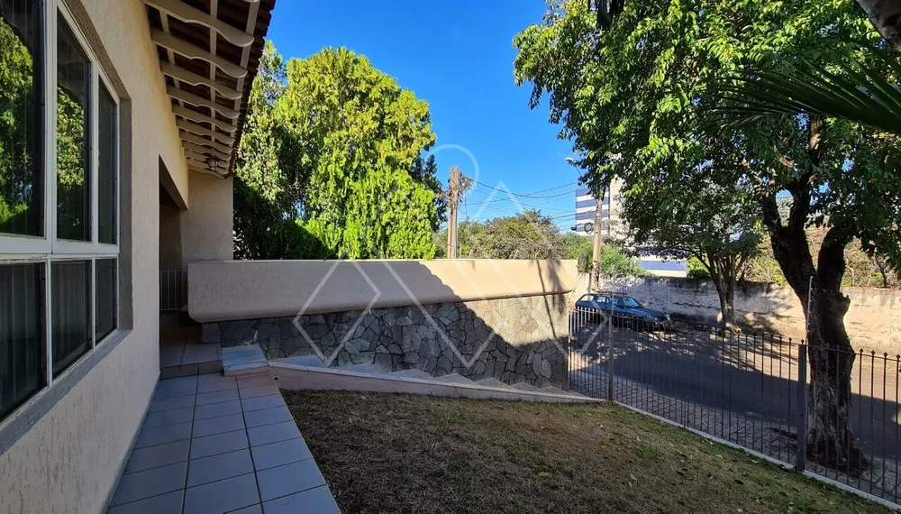 Casa de Vila para alugar com 5 quartos, 250m² - Foto 3