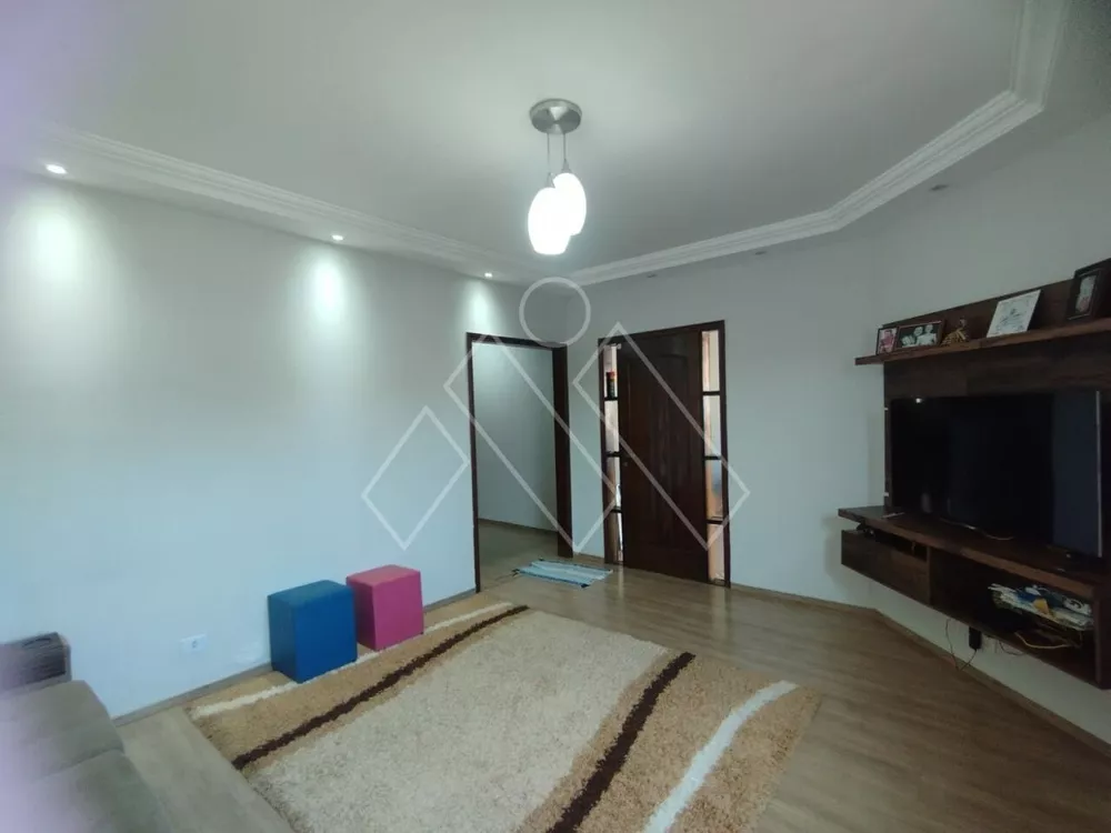 Casa à venda com 3 quartos, 200m² - Foto 1