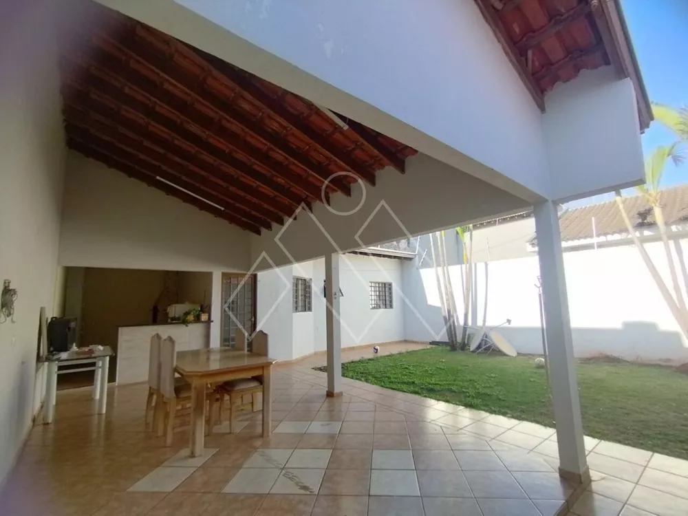 Casa à venda com 3 quartos, 200m² - Foto 4