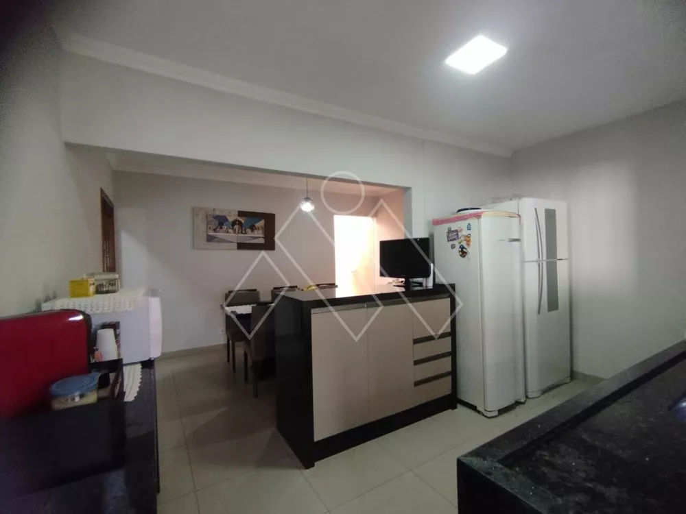 Casa à venda com 3 quartos, 200m² - Foto 2